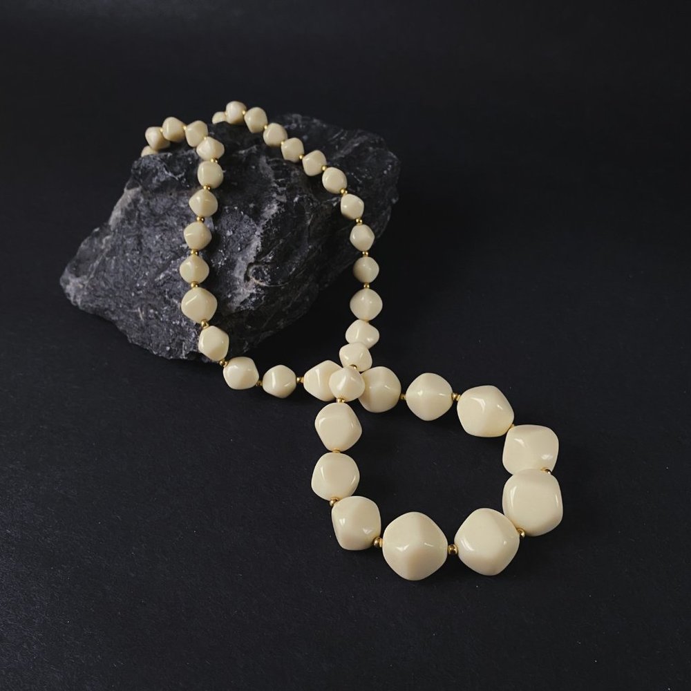 Vintage Avon Chunky Cream Ivory Pebble Gold Accent Beaded Graduated Necklace
